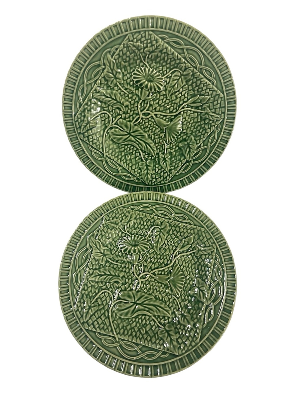 Vtg Set 2 Bordallo Pinheiro Green Majolica Earthenware Plates Rare Pattern 9 1/2